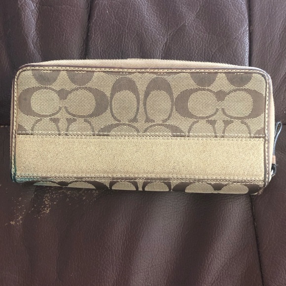 Coach Wallet - Picture 2 of 9